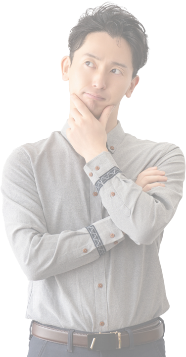 顎に手を置き、考える男性