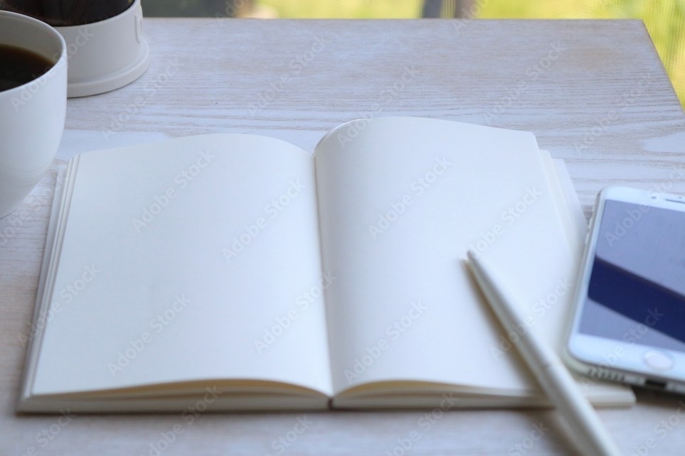 手帳を開いている様子